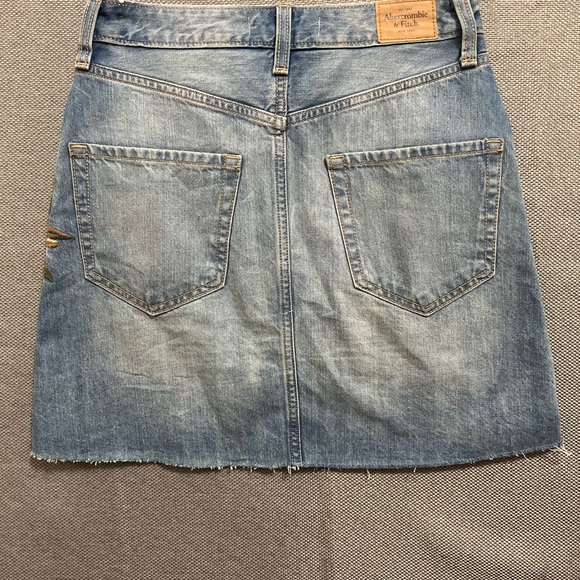 Abercrombie & Fitch  denim mini skirt. - Picture 2 of 7